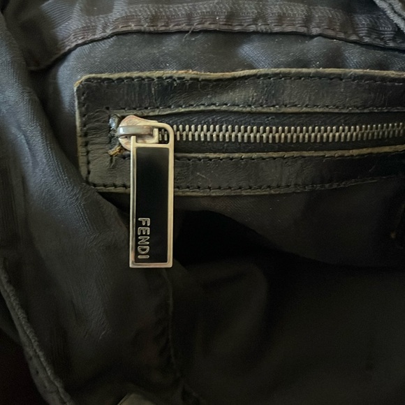 Vintage black Fendi fabric logo shoulder bag - Picture 7 of 12